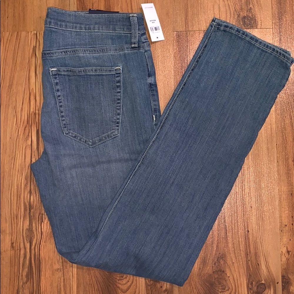 NWT GAP 8/29 Regular Light wash straight leg jeans